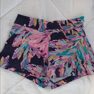Lilly Pulitzer size 6 shorts